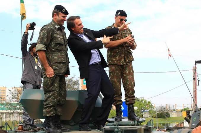 sensacionalista's tweet photo. Conflito entre Brasil e EUA ficará conhecido como a Guerra dos 30 minutos, diz historiador https://t.co/nGtIBz6lXi