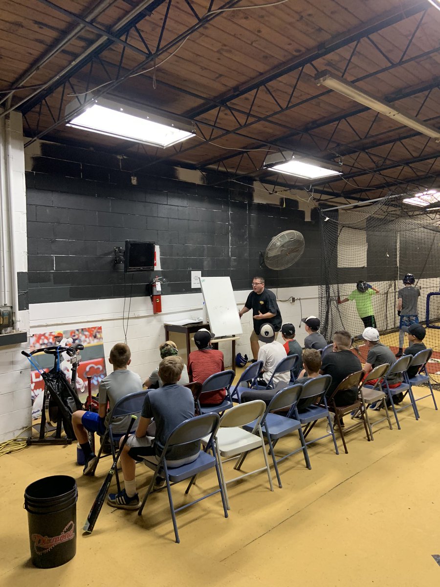 FairfieldMarlin's tweet photo. One of the coolest classes we have ever offered our Marlin baseball players!!! Talking ball , explaining ball , consuming ball.... #BaseballIQ #MarlinFAM https://t.co/BVzu0fmQ2B