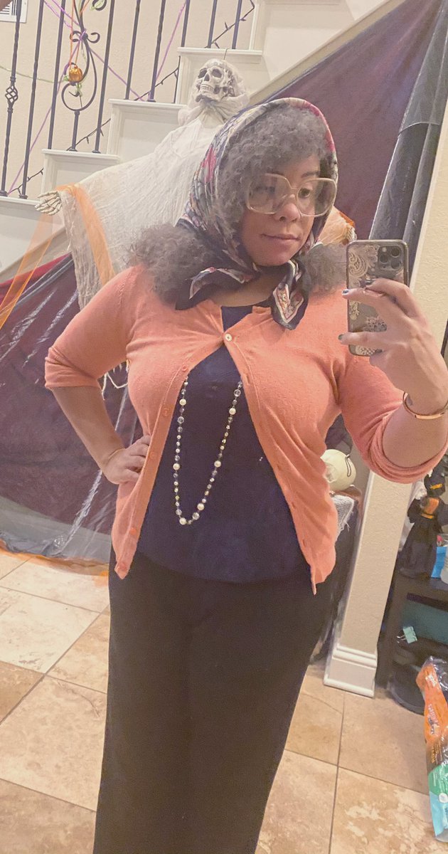 MsCainCHS's tweet photo. Your great aunt Mauve leaves her Halloween decor up until Dec. and her Christmas decor up until Feb... but you love her anyway 😏😏 #Hoco2020 #GrammyDay #StangSpirit https://t.co/FFcDDdgpOa