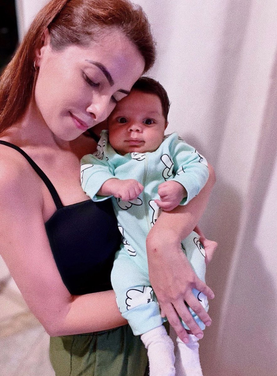 Josisousa_'s tweet photo. Fui promovida a DINDA DO FRANCISCO👶🏻

AAAAIII MEU CORAÇÃOO NUM GUENTA DE TANTO AMORRRR!!! 
SOCORRO AINDA TÔ EMOCIONADA ✨ 
Francisco meu amorrrr!!

É DINDA AMA,DINDA CUIDA QUE FALA NÉ?! AAAAAAAAAHHHHHHHH 

#Madrinha #Dinda #dindinha #SOCORRODEUS #tôpassanomal https://t.co/UDHhCeQITz