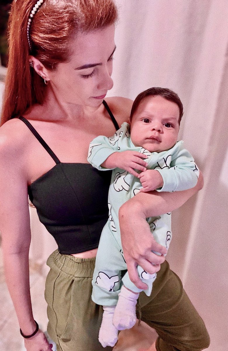 Josisousa_'s tweet photo. Fui promovida a DINDA DO FRANCISCO👶🏻

AAAAIII MEU CORAÇÃOO NUM GUENTA DE TANTO AMORRRR!!! 
SOCORRO AINDA TÔ EMOCIONADA ✨ 
Francisco meu amorrrr!!

É DINDA AMA,DINDA CUIDA QUE FALA NÉ?! AAAAAAAAAHHHHHHHH 

#Madrinha #Dinda #dindinha #SOCORRODEUS #tôpassanomal https://t.co/UDHhCeQITz