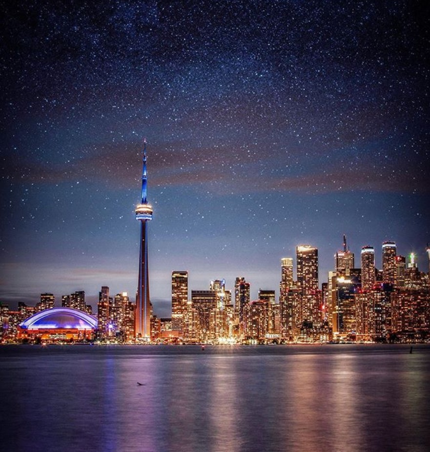 Toronto's tweet photo. After a Spectacular 25°C November Day in the City - Bring on the Night!! #Toronto 🌙💙

📷 c/o IG: jgazze 🙏🏼 https://t.co/Edea9roJt2
