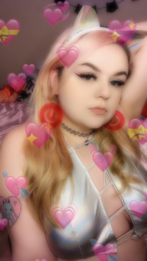 shut_the____up's tweet photo. https://t.co/KMEi8bFLpq 💗💕😇💕💗😇 https://t.co/SwQWRNLVCG