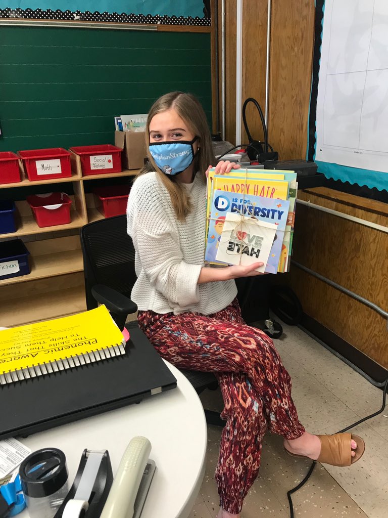 busybeeanalee's tweet photo. THANK YOU @MarjManning’s World Changers Club 🌎 for sharing these beautiful books with our brand new 2nd grade teacher, @KorbinMcCarthy_ & our Dolphin crew! You keep us #DolphinStrong! @OakSpringsElem @OSEPROUD1 @LakeyshiaBrown #JabariJumps #ChocolateMe #HappyHair #IPromise ❤️🌈 https://t.co/kjydpLwfkB