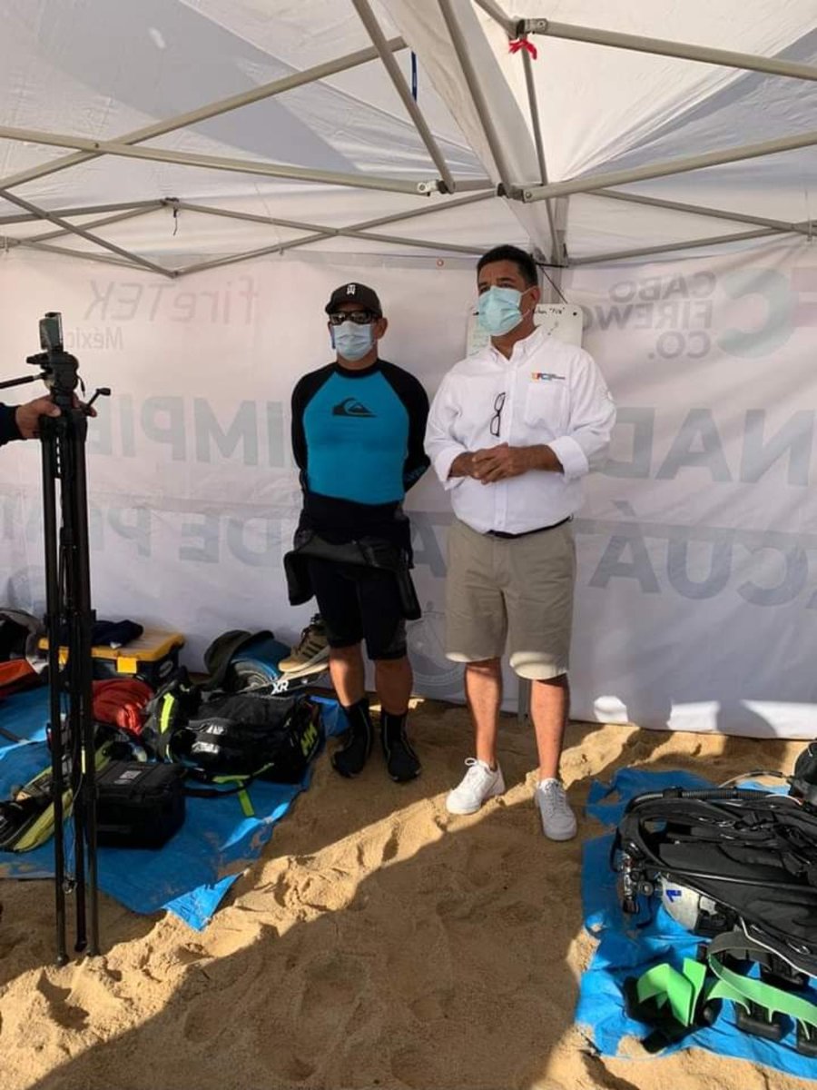 jurielcabrera's tweet photo. Reconozco la labor de Cabo Fireworks Co, que realizó una limpieza subacuática y de playa en conjunto con @ZofematC, la Escuela de Buceo Media Luna de Ossiel Martínez y Protección Civil en la que retiraron latas de aluminio, botellas y diversos objetos de la Playa Chileno. https://t.co/oMOM5Jc1nV