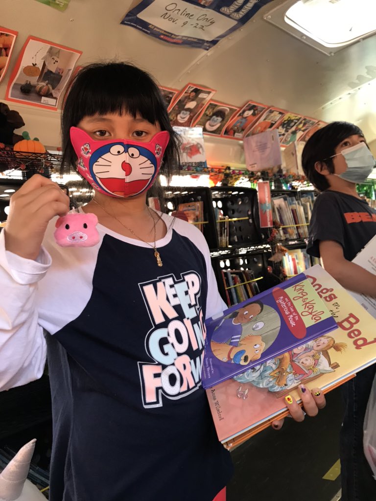 1st PBIS Rewards School Store purchase on the PT bookmobile! <a href="/PrairieTrailD56/">Prairie Trail</a> <a href="/d56achieve/">D56Achieve</a>  #pbis