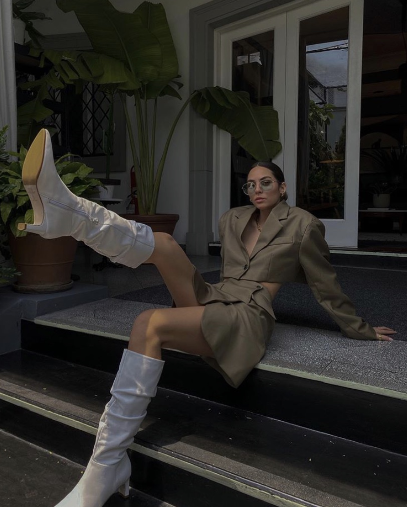 AMAVIIEyewear's tweet photo. When @ximenamoral does SLEEK — styling RIGEL in Brushed Silver with Tinted Mint Lens. Shop her style on https://t.co/rr4CJ1QaVe now.

#amavii #amaviieyewear #sunglasses #sunnies #freereturns #trendy #fall #fallfashion https://t.co/vGwGaM9PxJ