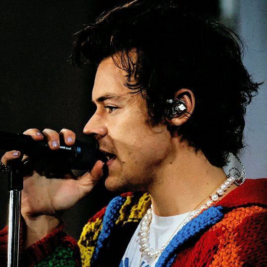 HarryMexOficial's tweet photo. RT Y COMENTA

I’m voting Fine Line for Favorite Album – Pop/Rock at the #AMAs https://t.co/L8RE2NbWbI