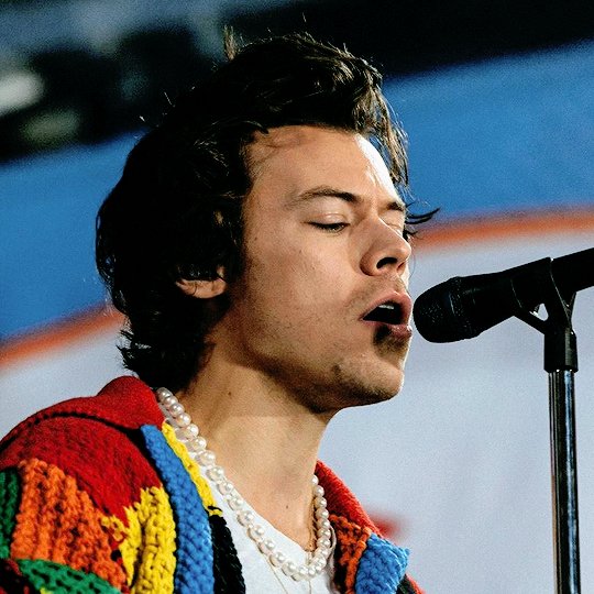 HarryMexOficial's tweet photo. RT Y COMENTA

I’m voting Fine Line for Favorite Album – Pop/Rock at the #AMAs https://t.co/L8RE2NbWbI