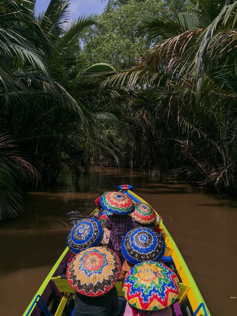 dimurdani's tweet photo. Banjarmasin terkenal dgn wisata susur sungai. Menikmati keindahan kota dari atas kelotok sambil melihat aktivitas sehari-hari warganya yang masih bergantung dengan kehidupan sungai. #TerbangAman #DiIndonesiaAja #BecauseYouMatter #WonderfulIndonesia
@IndonesiaGaruda @Kemenparekraf https://t.co/sswe2qAb9X