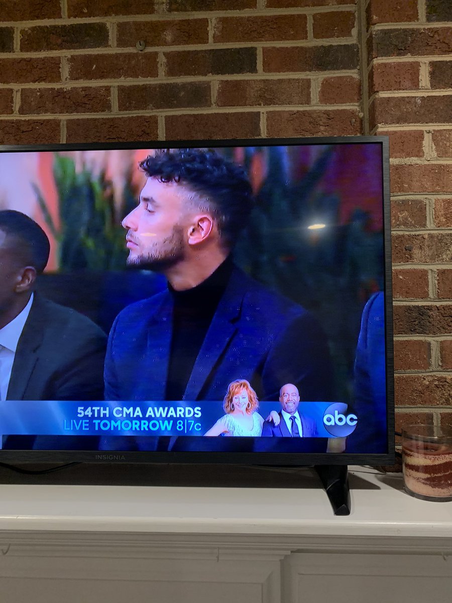 BachelorAshleyP's tweet photo. I watch every week. Literally no clue who that is #TheBachelorette #BachelorNation https://t.co/j51RJY7L4S
