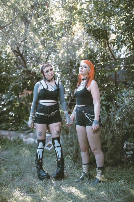 My best friend is in town and I get to see them tonight! We haven&rsquo;t seen each other in 2.5 years! 🖤  📸: