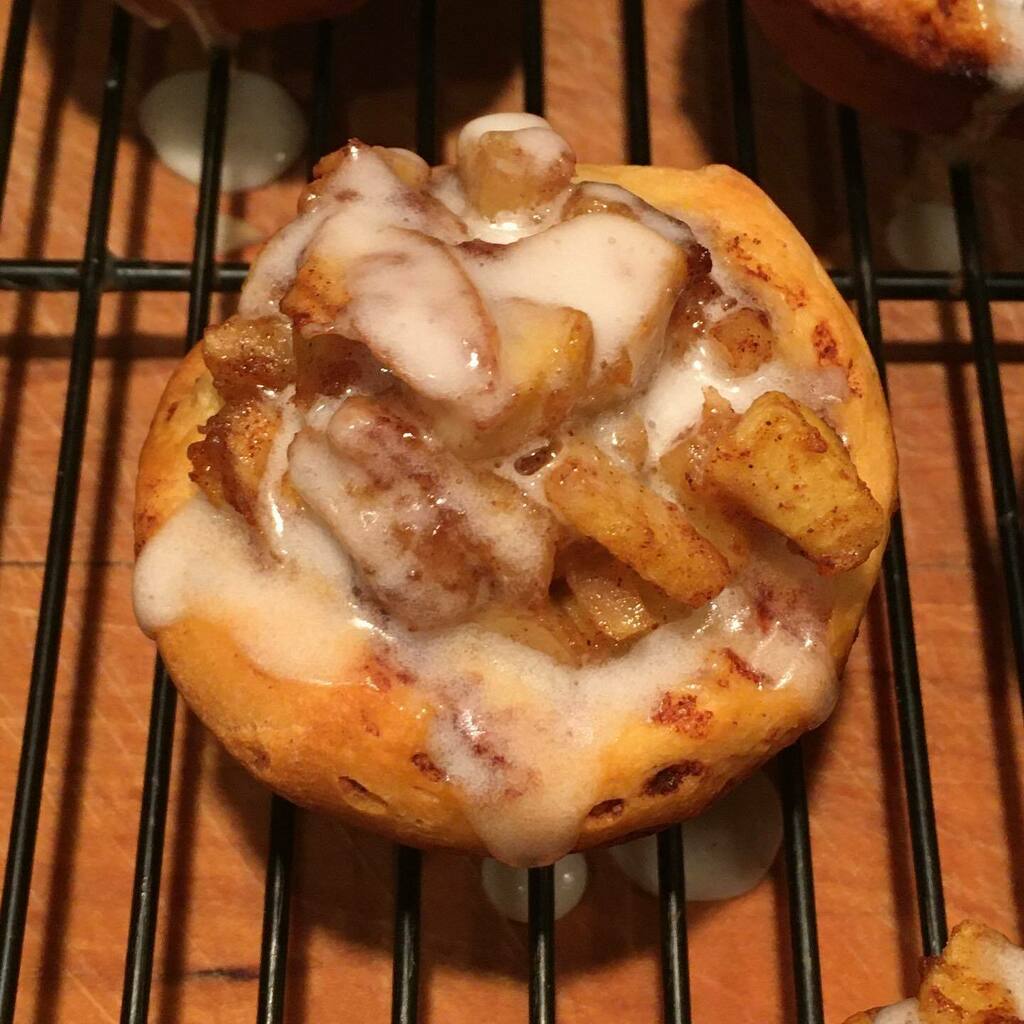 For real, I’m a designer, no really, I know I’ve been posting all food, but really, I’m a designer too! #muffin #cinnamonrollmuffinapplepie #cinnamonroll #muffin #applepie #delish #theyrenogood #youdontwantany instagr.am/p/CHbju80A2qa/