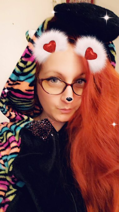 Me: I think my ass is getting bigger. 😳 Also me: gets 💚 happy &amp; orders 🍕 Still me: it's plant-based "sausage"<a href="/tag/fuzzyonesie"class="tags"><span>#fuzzyonesie</span></a>
