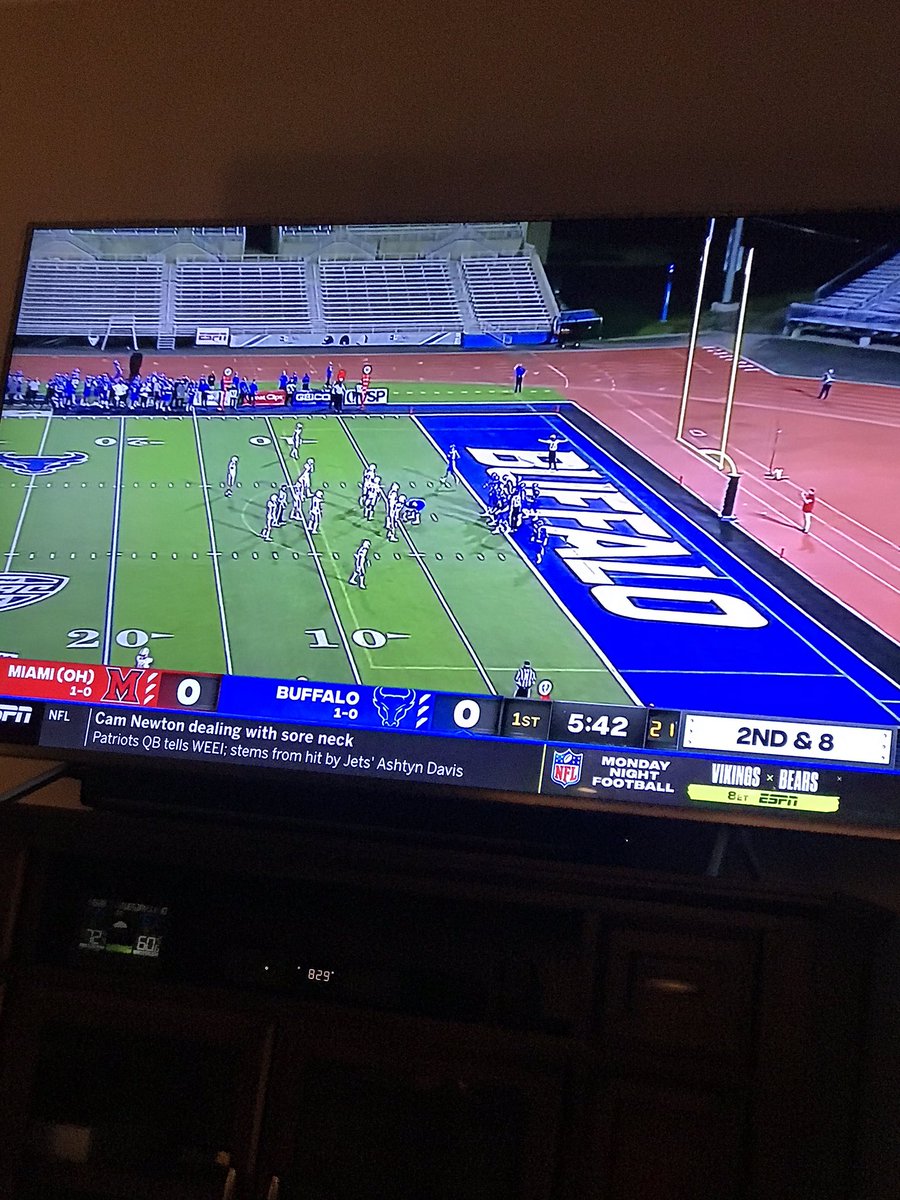 CPFlow12's tweet photo. #Bullswatch #MACtion #GoBulls @UBFootball https://t.co/BMF1Lcc88q