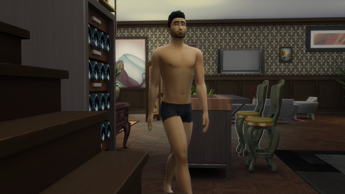 Elle s'est mise également avec un mec qu'elle a pas mal côtoyé : Owen. Owen aime bien rester en slip. 3/7