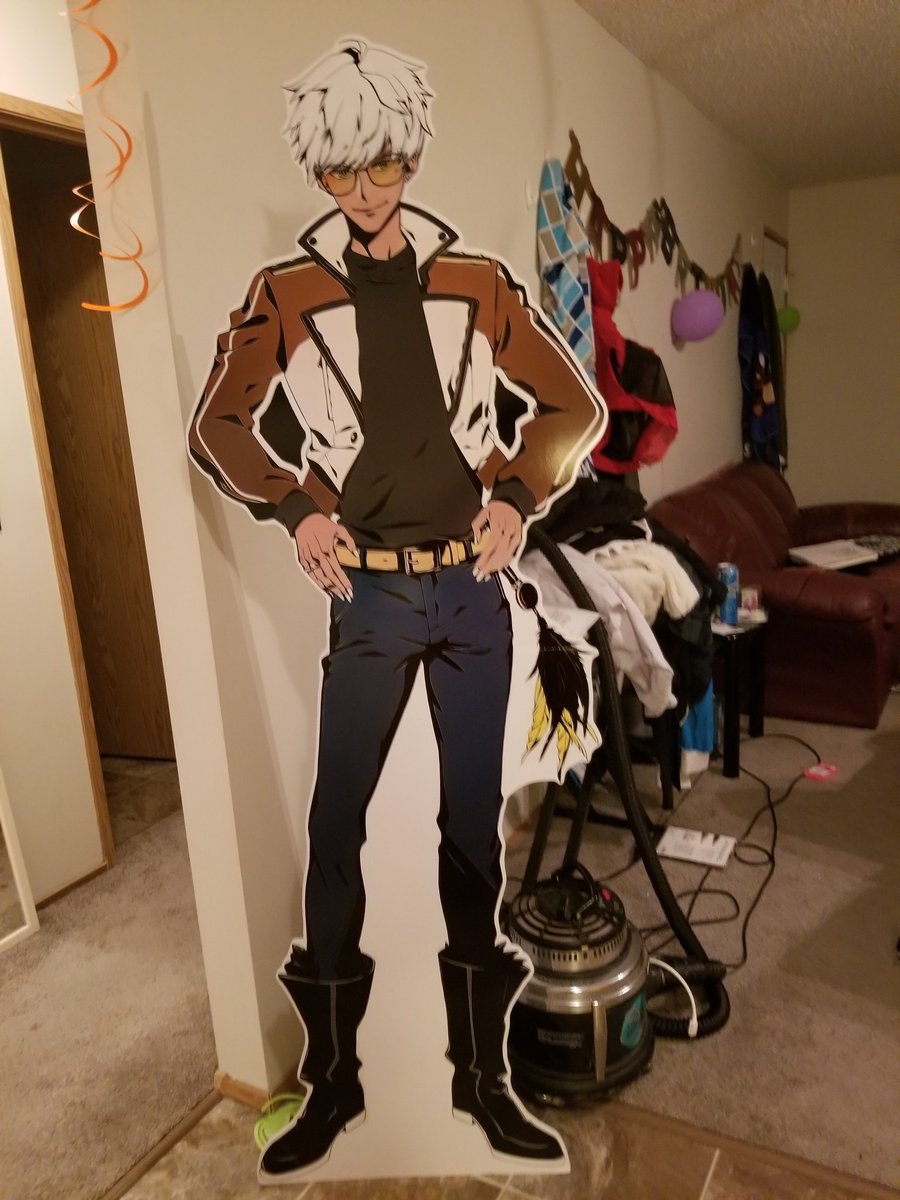 ladyforflowers's tweet photo. me jokingly telling @vincentvanheaux I want a lifesize Mammon cardboard cutout
@vincentvanheaux, actually delivering #obeyme https://t.co/NfO5QDy5AL