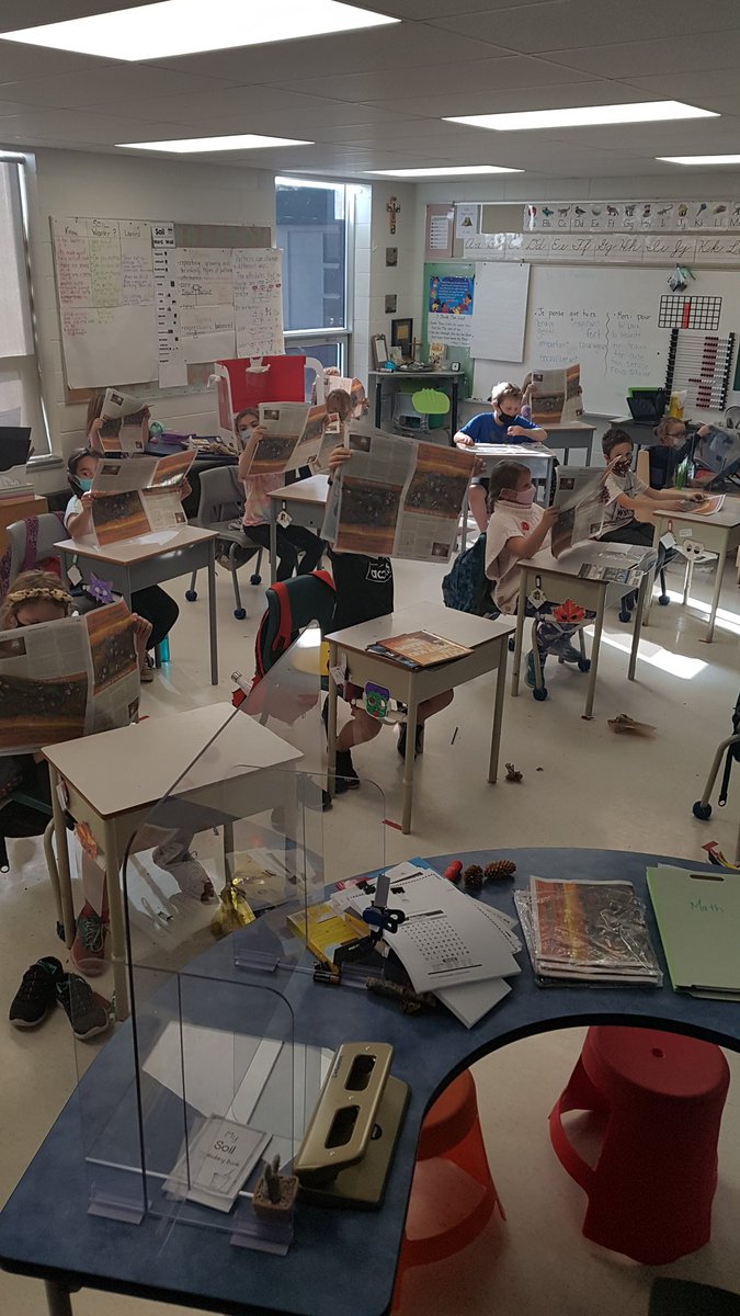 ginghamclass's tweet photo. A little light reading about the "Tales of Animals in War," as well as some multimedia art work featuring symbols of remembrance like poppies and crosses. https://t.co/iqT14Q6KiM