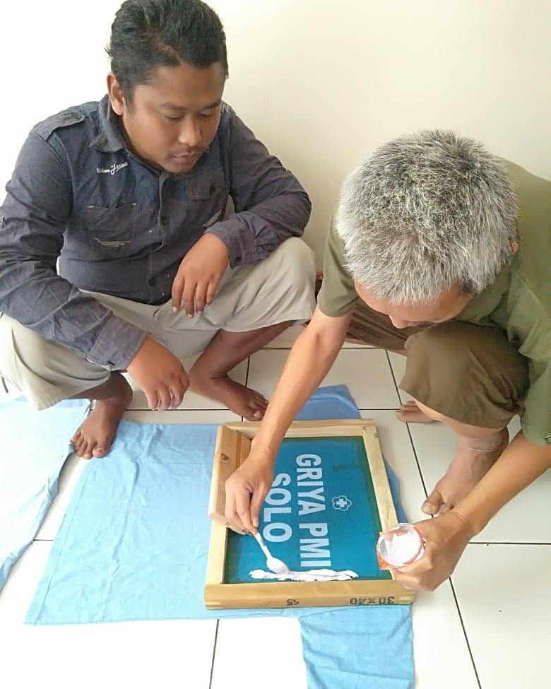 pmisurakarta's tweet photo. " DONASI UNTUK GRIYA "
.
Terimakasih kepada segenap donatur yang sudah mendonasikan sebagian rezekinya untuk griya. Untuk pakaian pantas pakai saat ini sudah sangat cukup teman-teman. Yang sangat dibutuhkan berupa logistik dan pampres. Yuk yuk donasi 🤗
.
#PMISolo #PMISelaluBantu https://t.co/fZlMxohKH9