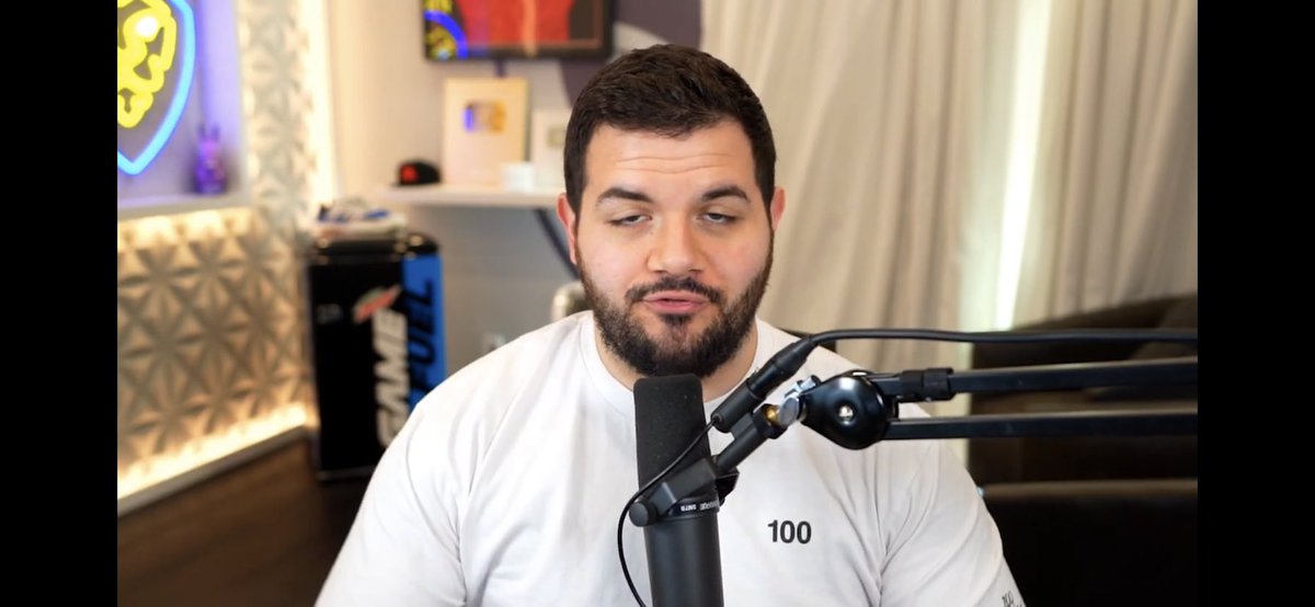 StockmanBailey's tweet photo. @CouRageJD I paused your latest among us video to respond to a few people and come back to the video and I see this. Btw love the videos keep up the good. I doubt you’ll see this but this was too funny 😂. #amongus #AmongUsGame https://t.co/1aueKtiCer