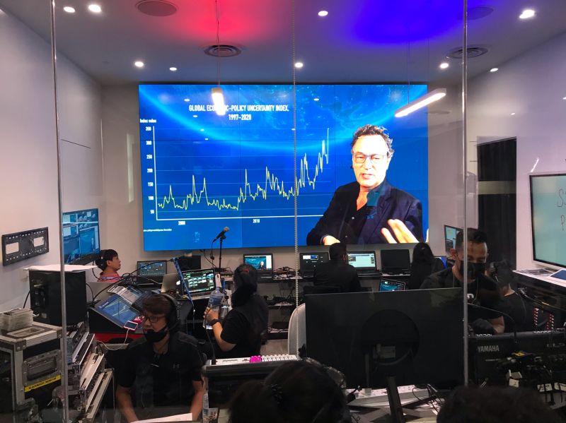 #ConnectGov2020 Virtual Summit has kicked off! Showing off our war room with <a href="/derFuturist/">Gerd Leonhard (My German Tweets )</a> presenting his first keynote on the Future Mindset: Navigating Uncertainty. <a href="/RamakrishnaPuru/">Ramakrishna P</a>