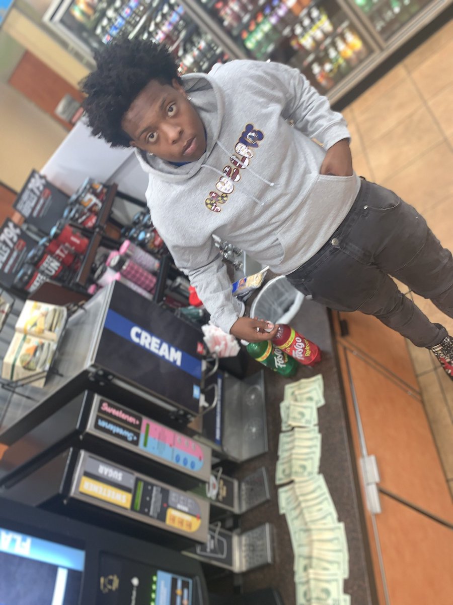 PlugLoveCeo's tweet photo. yea I’m da youngin dats runnin up digits https://t.co/uIAbQ7Klr5