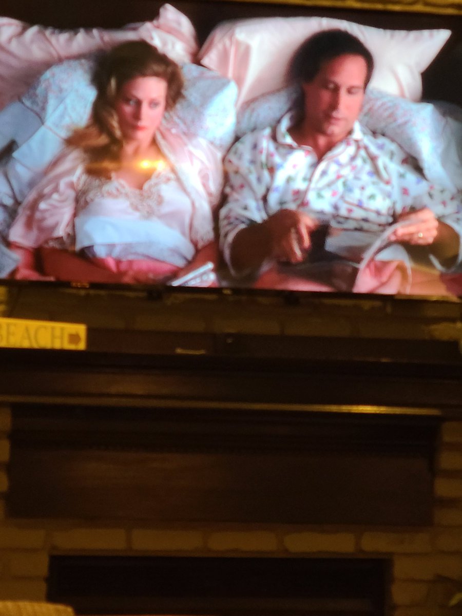 BrettMElliott1's tweet photo. It's official, the first Christmas show of the season 🎅 Starting with the Classic, Christmas Vacation! Yeah its early...don't hate!!! 
#ILoveChristmas #BigTreeLottaSap #RealNiceClark https://t.co/muXsx0JfiO