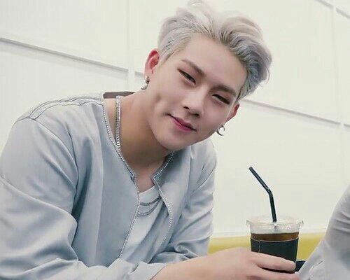 MXHoJoon's tweet photo. Yemie, would you be mine? Ayo kita pacaran, Kalo gamau banjur nih pake kopi https://t.co/reXBYGz7dh