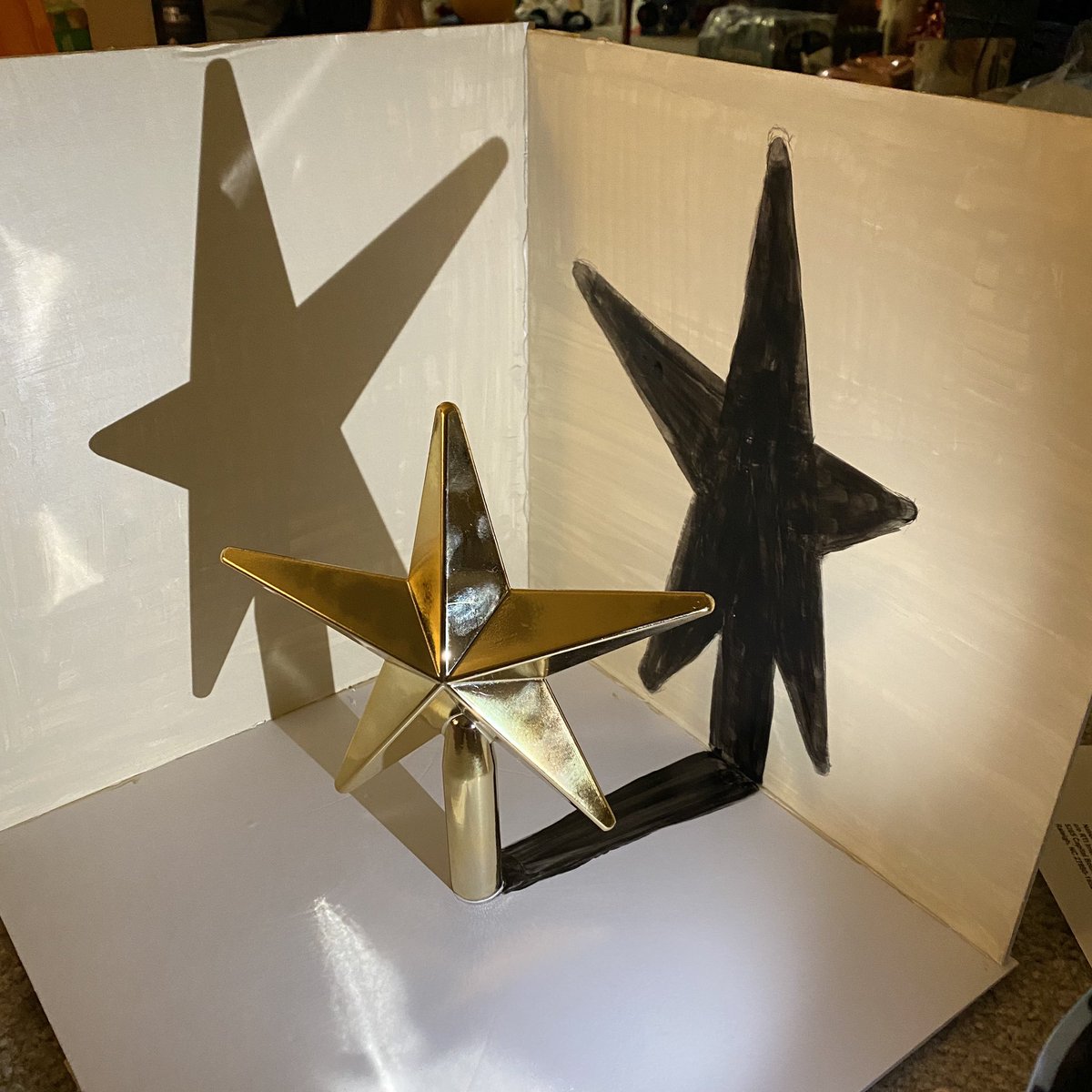 ArtsHofstra's tweet photo. Today we have Yimeng Ma’s Cast Shadow project for Professor Devine’s Three-Dimensional Design class!

#hofstrafinearts #hofstrafineartsdepartment #hofstra #hofstrauniversity #hclas #threedimensionaldesign #castshadow #3d #studentwork https://t.co/RiJib49IiO