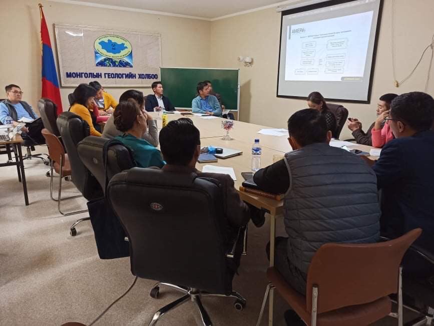AusMonXtractive's tweet photo. On Nov 10th, experts from the Geological Society of #Mongolia attended a training session on #MonVAL, Mongolia's mineral valuation code.Similar training sessions will be offered to the Mon Association of Economic Geologists, Mon Banking Association, Mon University of Science&amp;Tech https://t.co/MDAXWYRRly