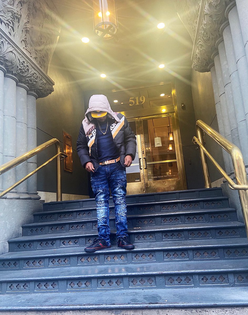 baribandz___'s tweet photo. Ain’t no mercy in these streets so why not fuck it up. Fuck COVID-19, fuck all you bitches and you niggas who have “HATE” in ya heart and wunna take those who are prevailing through this cold world out da game and away from they families #4EverOnSome✈️Shit https://t.co/zBLTLVqKMT