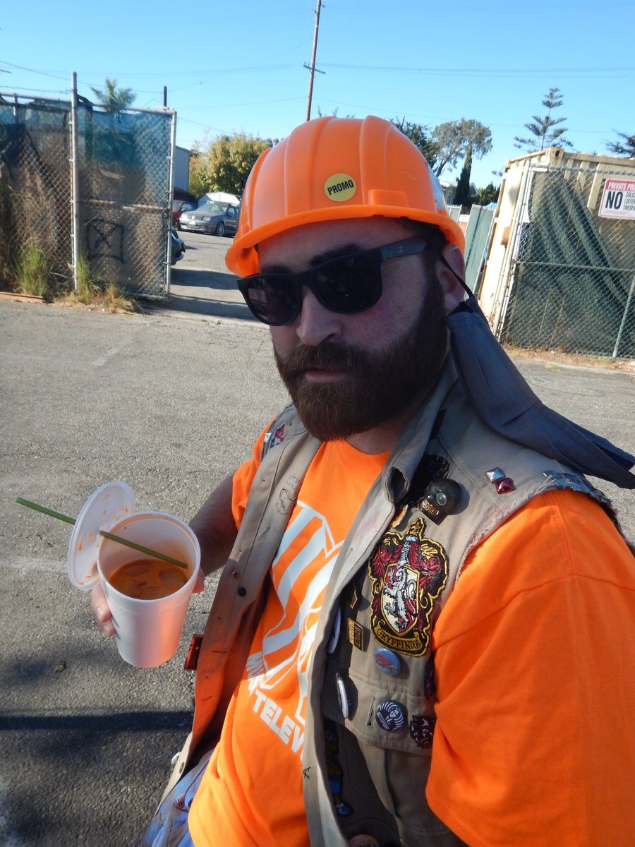 GriffKohout's tweet photo. what is #life but a #celebration of #existence ?!?!?!

get some &amp; like it yo!

#nodaysoff #greencloudartorg #la #dtla #fashion #style #streetstyle #vest #vestlife #diy #olstyle #soliclarity #kohture #homies #photos #Onelove #pourdain #artists #create #unity #vibes #doorstown #USA https://t.co/dVvmLjbAL2