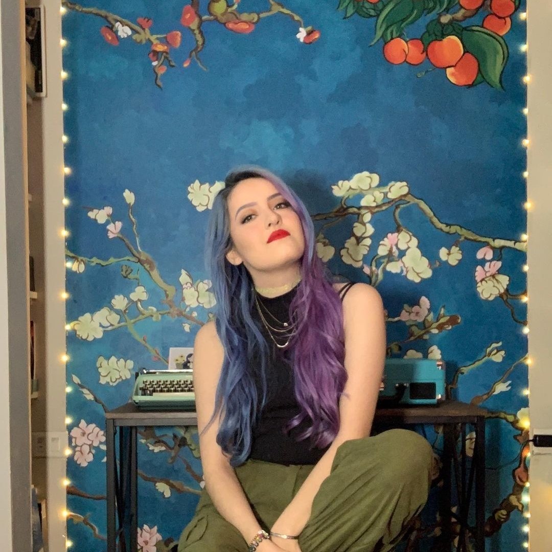 renjuntwin_'s tweet photo. 💜💜 Feliz cumpleaños a nuestra queen @FaOrozco 💜💜
Eres una de las personas que me ayudó a descubrir mi amor por los libros (y por BTS jeje) Deseo que tu vida se siga llenando de amor, libros, pinturas y todo lo que amas 💐 #FaDay https://t.co/I125GdW866