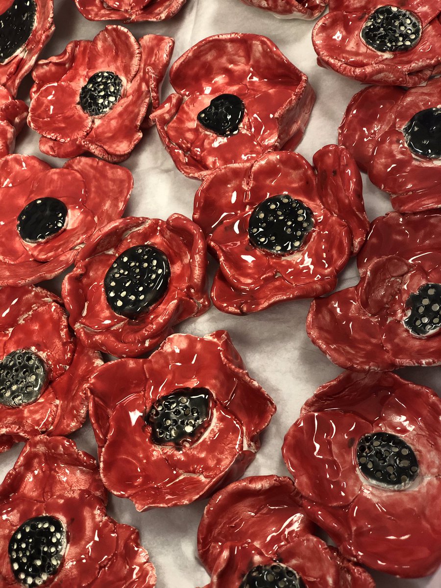 300 handmade clay poppies ready to gift to veterans tomorrow. <a href="/JAE_stem/">JackAndersonElemSTEM</a> Ss appreciate our veterans. <a href="/jae_arts/">JAEart</a>