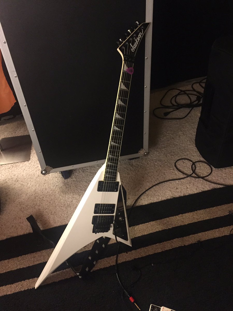 SplatBug's tweet photo. @KirkHammett And here she is... RR 1713. #RandyRhoads #Jackson #MusicForLife #ShredderHeaven https://t.co/AoSEJa8sIE