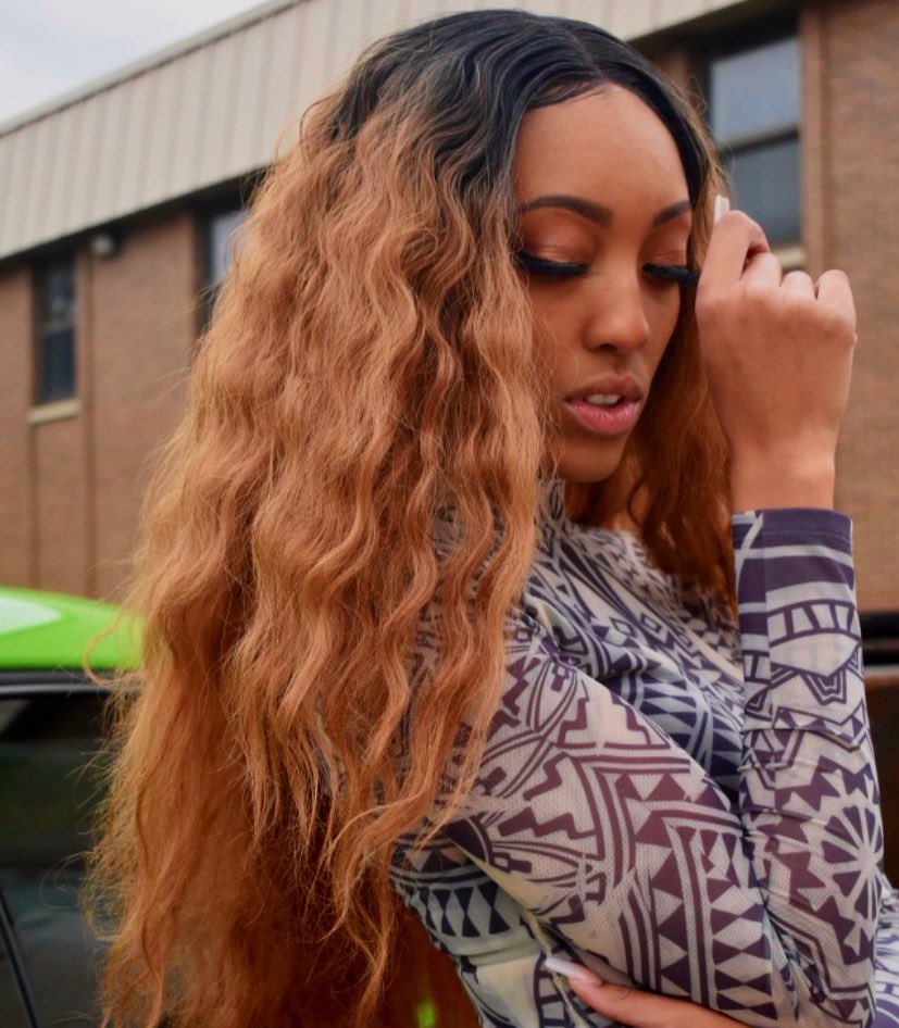 chellybanqz's tweet photo. Cooling in my drop too fancy 🥵
I already know why these bitches can’t stand me 🥱🤷🏽‍♀️ #shakeitsomemo dropping soon!!!! https://t.co/0Ks7CtwBV7