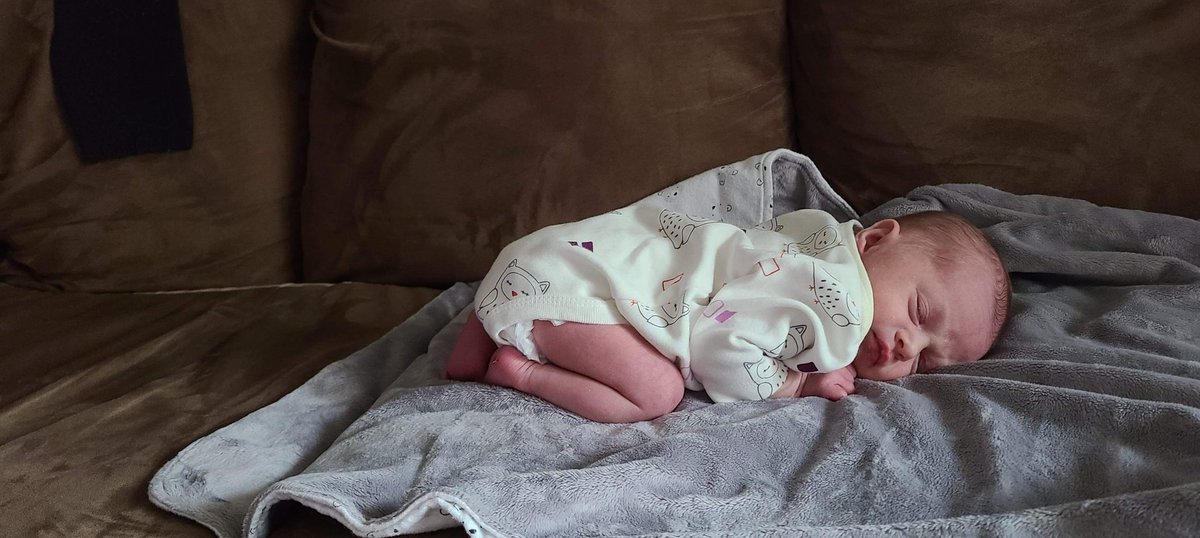 Makaybear4's tweet photo. Emberlee Grace was born on Oct 25th at 6:58 am weighing 5lbs 6oz Forgot to let yall know! https://t.co/AdRABy7fq7