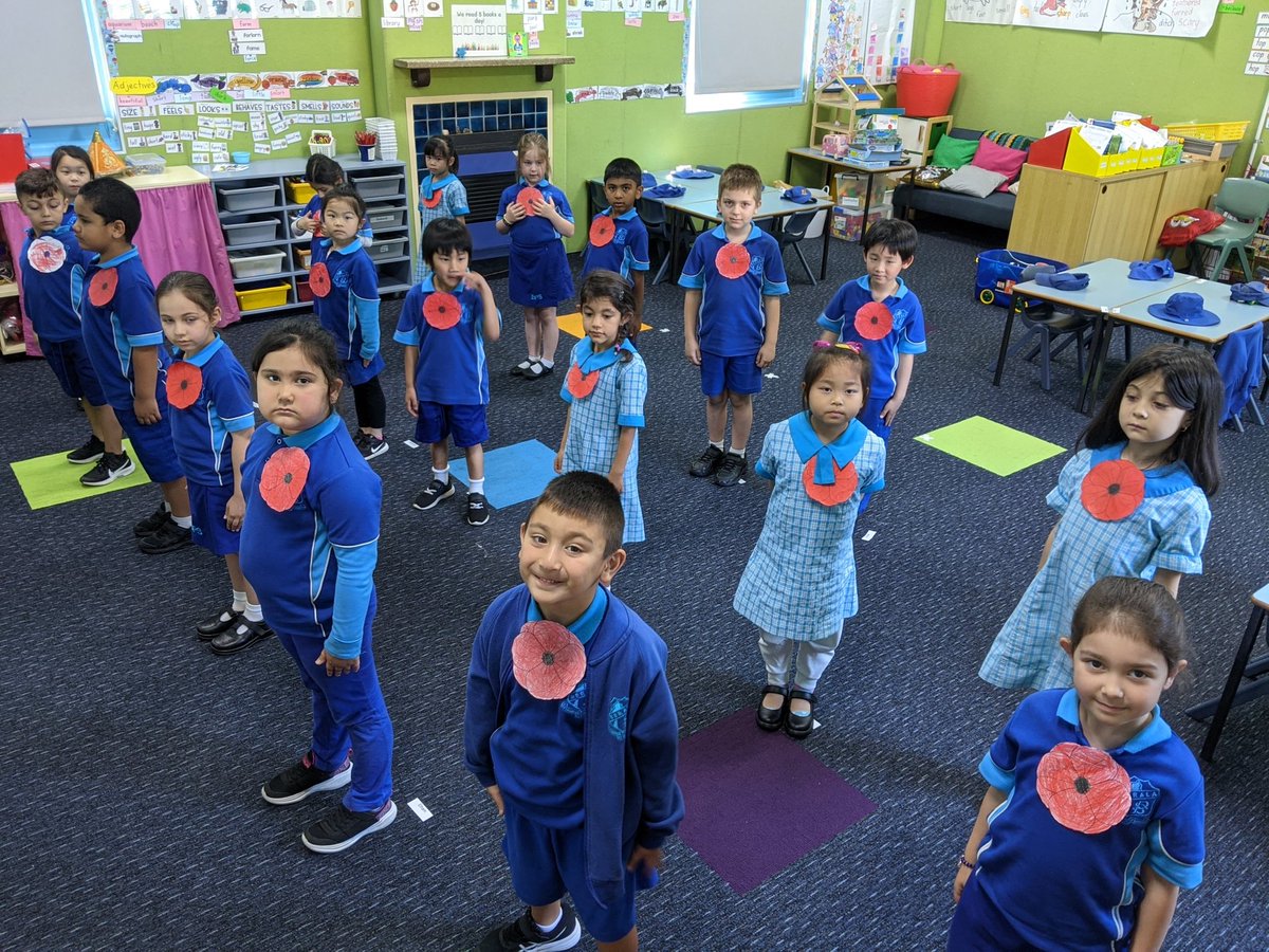 maybeelater's tweet photo. @beralaps KTallowwood taking part in Remembrance day. https://t.co/pKIzp7xtc6