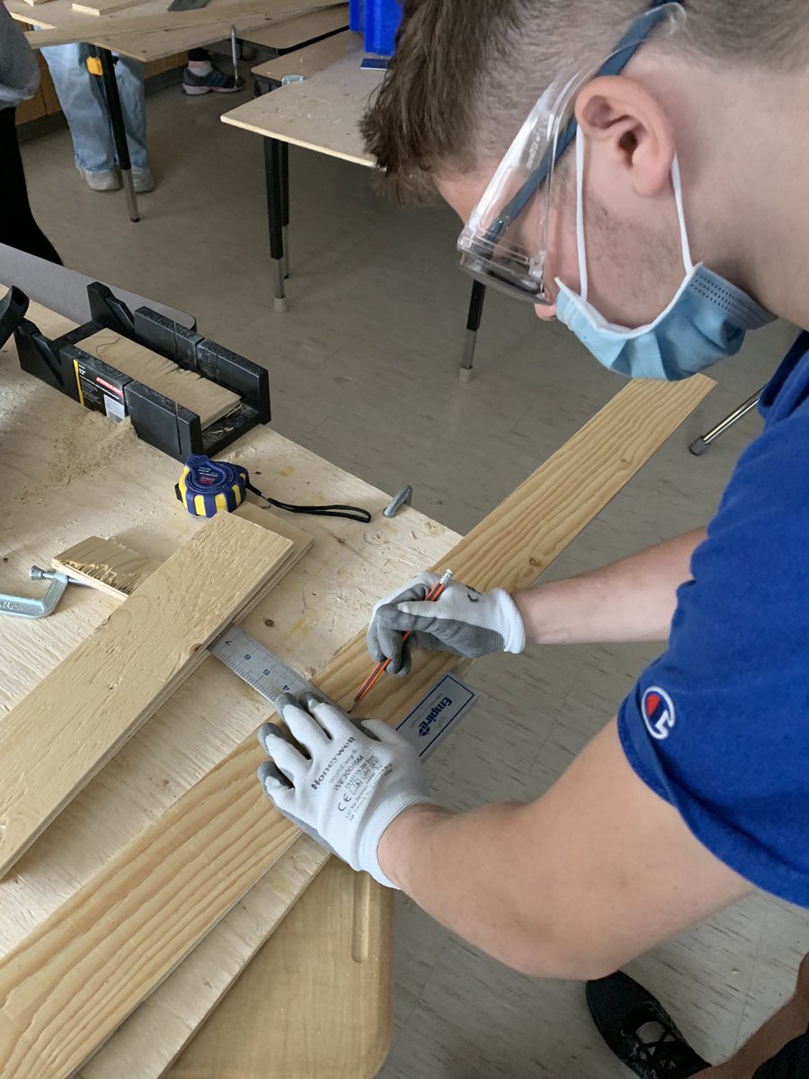 Southview_LDSB's tweet photo. We can’t wait to see the finished products from these Grade 8 designs! Students are hard at work &amp; engaged! #WeAreOne  @mrgallupe @BridgenTracy @Babcock_LDSB https://t.co/HMG03JvuUE