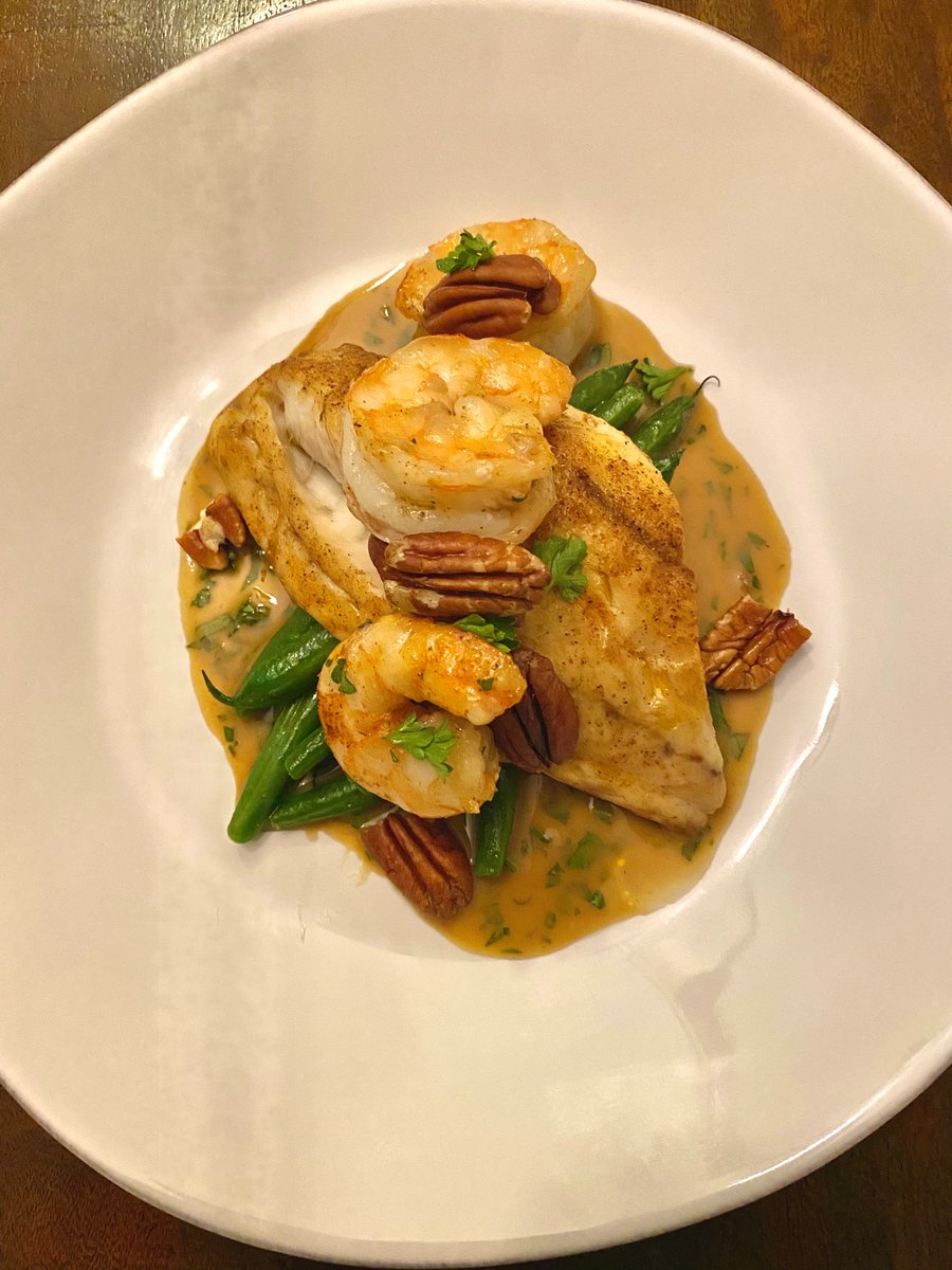 chefaware's tweet photo. Gulf Snapper with shrimp, green beans, pecans and Creole meunière                            #classicdish https://t.co/ICShLjGWkX