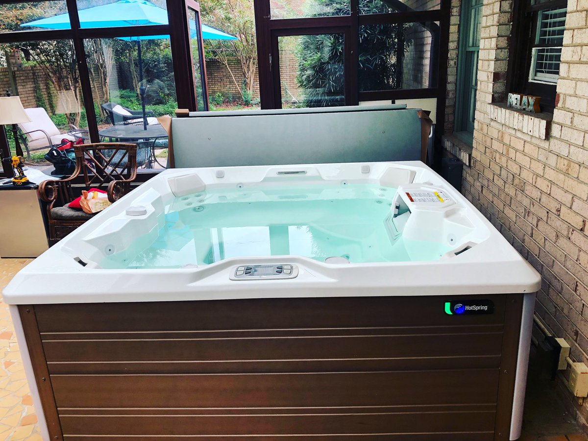 JackOliversPool's tweet photo. Mission accomplished! This Beam by @HotSpringSpas had to go through the house to the sunroom, but we got the job done! Happy hot tubbing! #EveryDayMadeBetter #jackoliverpools https://t.co/sVdQxh3UiD