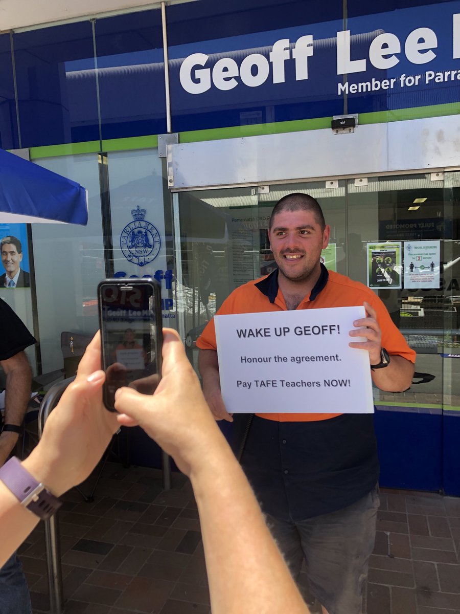 PhillipChadwick's tweet photo. Construction worker Phil agrees “Promises should be kept” Building infrastructure you need skilled tradies. Tradies get those skills @ #TAFE @GeoffLeeMP honour TAFE Teachers enterprise agreement #WakeUpGeoff #NSWpol #TAFETooGoodToLose https://t.co/MVjuOZrmcM