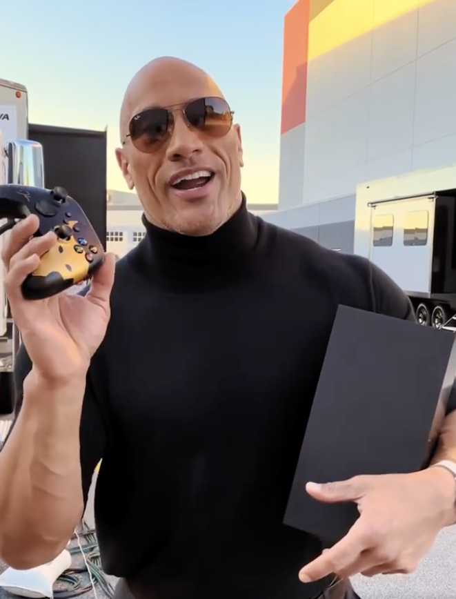 BleacherReport's tweet photo. .@TheRock teamed up with Xbox to give away custom Xbox Series X consoles to children's hospitals across America to celebrate its launch
The custom consoles have an engraved message: "Keep smiling and have fun. Love, Dwayne 'The Rock' Johnsonβ
Legend. https://t.co/Bzid66ScP2