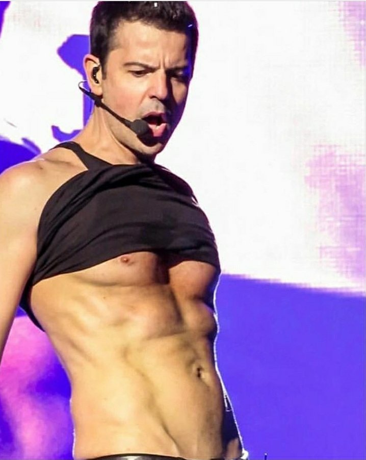 jks_real_ho's tweet photo. I especially love the firework moments @jordanknight gives my ovaries 🎆🧨💥🤯😂 (this pic NEVER gets old 🤤🥵) #jordanknight #ovariesexploding #fireworksinmypants #oopstherewentmypanties #finelikewine #sexonlegs #howmanylickstothecenter https://t.co/cNXDkMxhuy