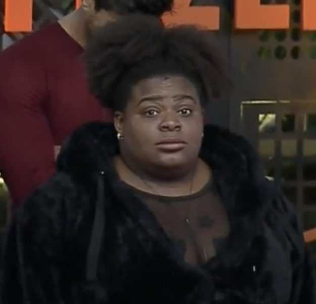 Quando Biel abre a boca a Jojo é o único ser humano que consegue demonstrar todos os sentimentos que as palavras desse infeliz provocam em qualquer pessoa minimamente digna. Jordana FAZ TUDO. #RoçaAfazenda