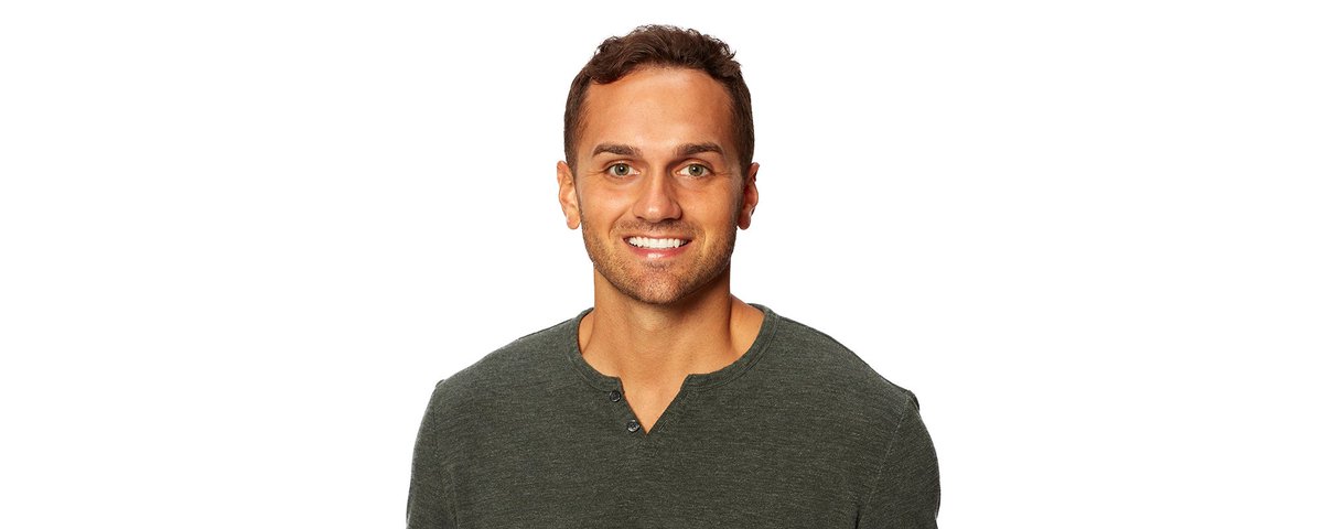 celestielle7's tweet photo. I’ve been watching the bachelorette for WEEKS thinking that 2 dudes were the same person. all white men look the same. #TheBachelorette https://t.co/NG9bTDOWQh