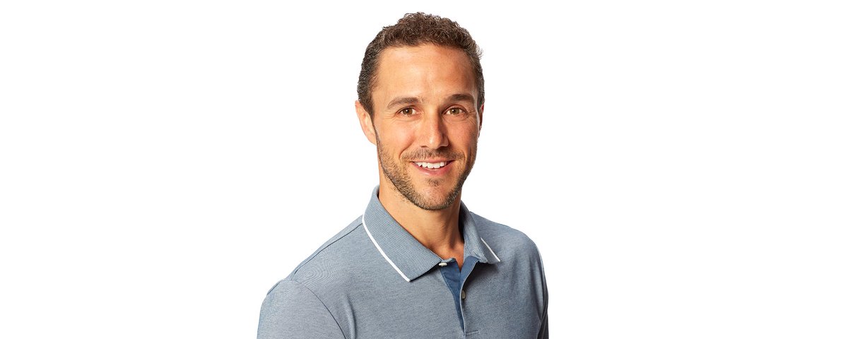 celestielle7's tweet photo. I’ve been watching the bachelorette for WEEKS thinking that 2 dudes were the same person. all white men look the same. #TheBachelorette https://t.co/NG9bTDOWQh