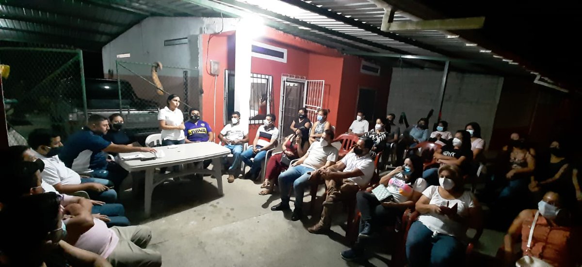 DianaChuquisala's tweet photo. Hoy mantuvimos un Conversatorio en #Bellamaria del Cantón #SantaRosa... Donde pudimos palpar sus necesidades y al mismo tiempo su apoyo y respaldo al #BinomioDeLaEsperanza y todos los #Asambleistas liderados por @cavozambrano...
.
.
.
#EloroEsRevolucion
#ArauzRabascall https://t.co/MrC54Wqjob