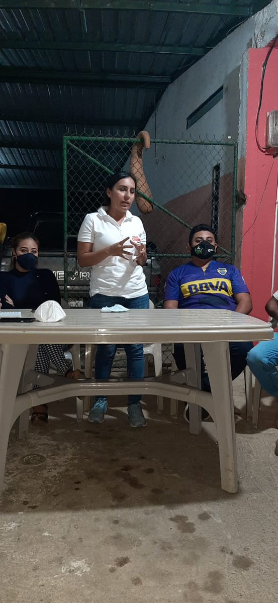 DianaChuquisala's tweet photo. Hoy mantuvimos un Conversatorio en #Bellamaria del Cantón #SantaRosa... Donde pudimos palpar sus necesidades y al mismo tiempo su apoyo y respaldo al #BinomioDeLaEsperanza y todos los #Asambleistas liderados por @cavozambrano...
.
.
.
#EloroEsRevolucion
#ArauzRabascall https://t.co/MrC54Wqjob