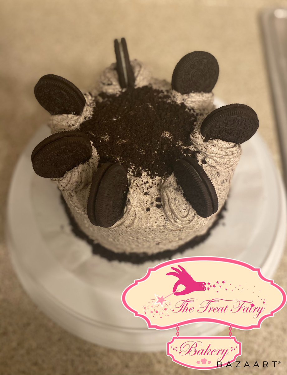 Briajahhh's tweet photo. So I recently started my own business back in June and since then I have gotten so much better 😩 and I think I’m ready to introduce it to Twitter 🥰 Meet The Treat Fairy Bakery ❤️ my next customer could be on your page 😉 Check out more cakes on my Ig: @treatfairybakery_ https://t.co/BaVy9E1QIR